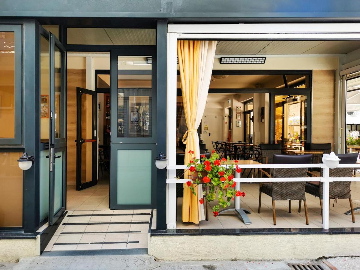 Hotel La Plage กัตตอลิกา ภายนอก รูปภาพ