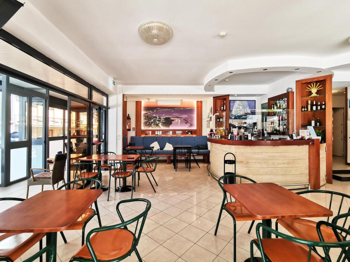Hotel La Plage กัตตอลิกา ภายนอก รูปภาพ