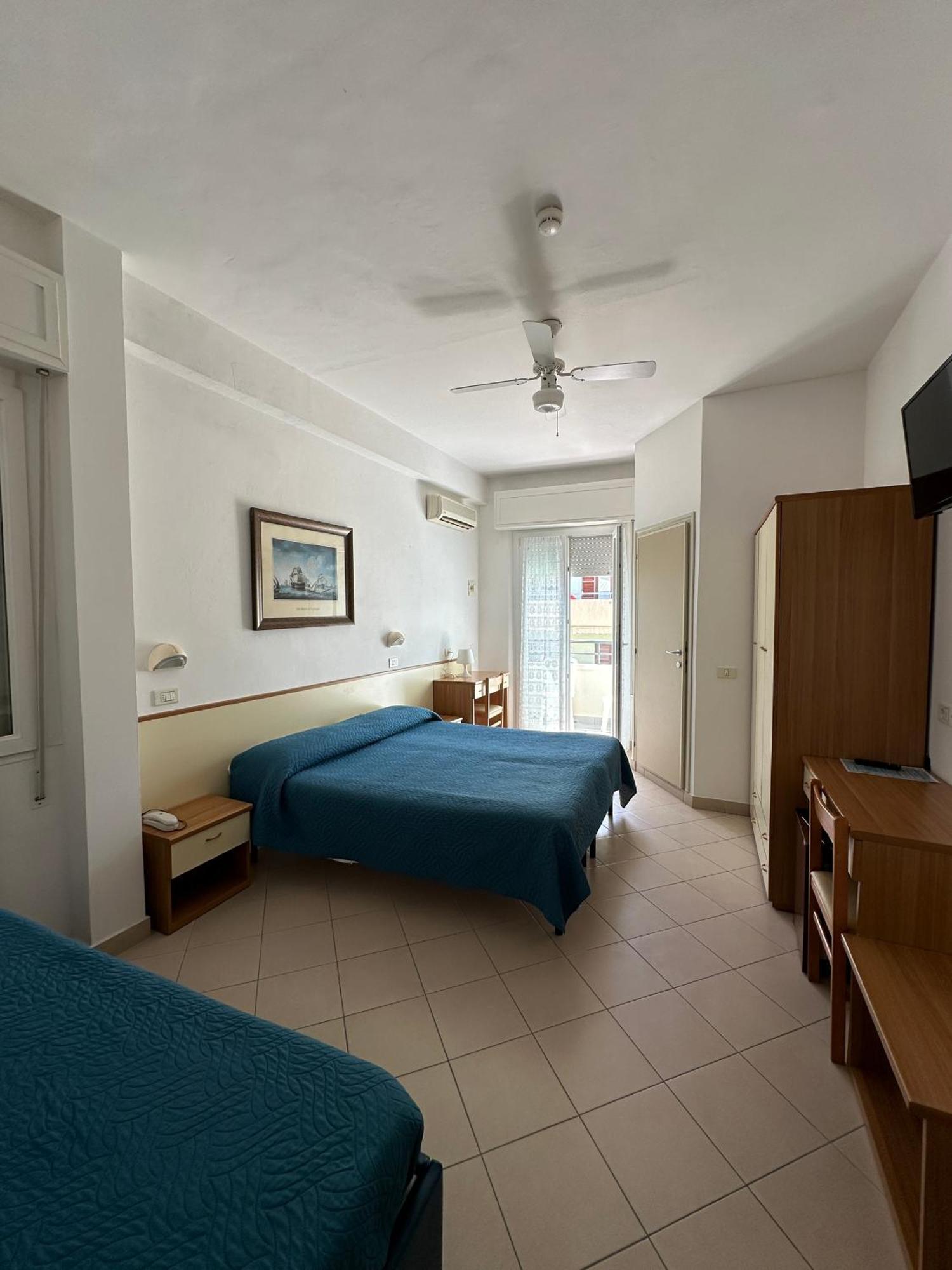 Hotel La Plage กัตตอลิกา ภายนอก รูปภาพ