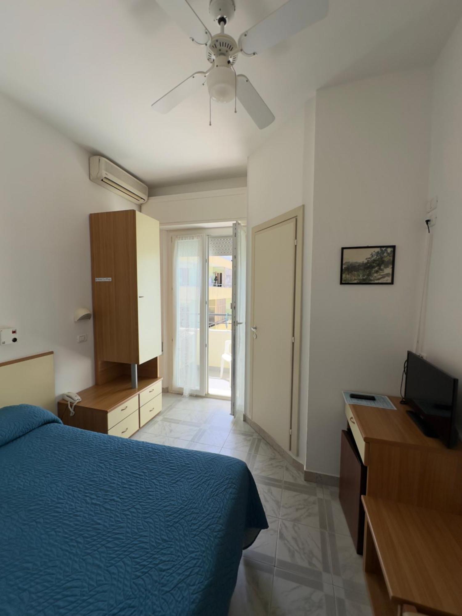 Hotel La Plage กัตตอลิกา ภายนอก รูปภาพ