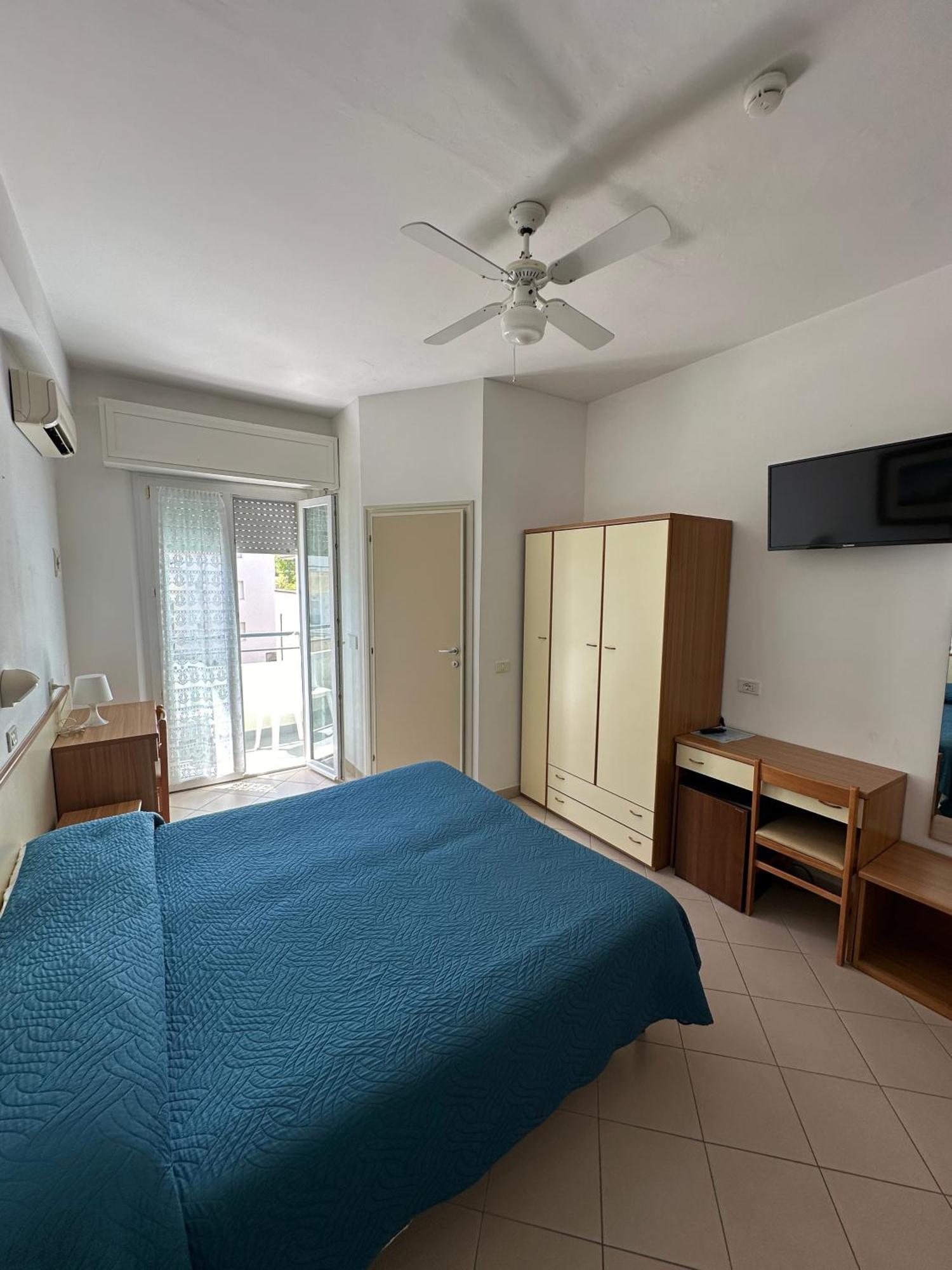 Hotel La Plage กัตตอลิกา ภายนอก รูปภาพ