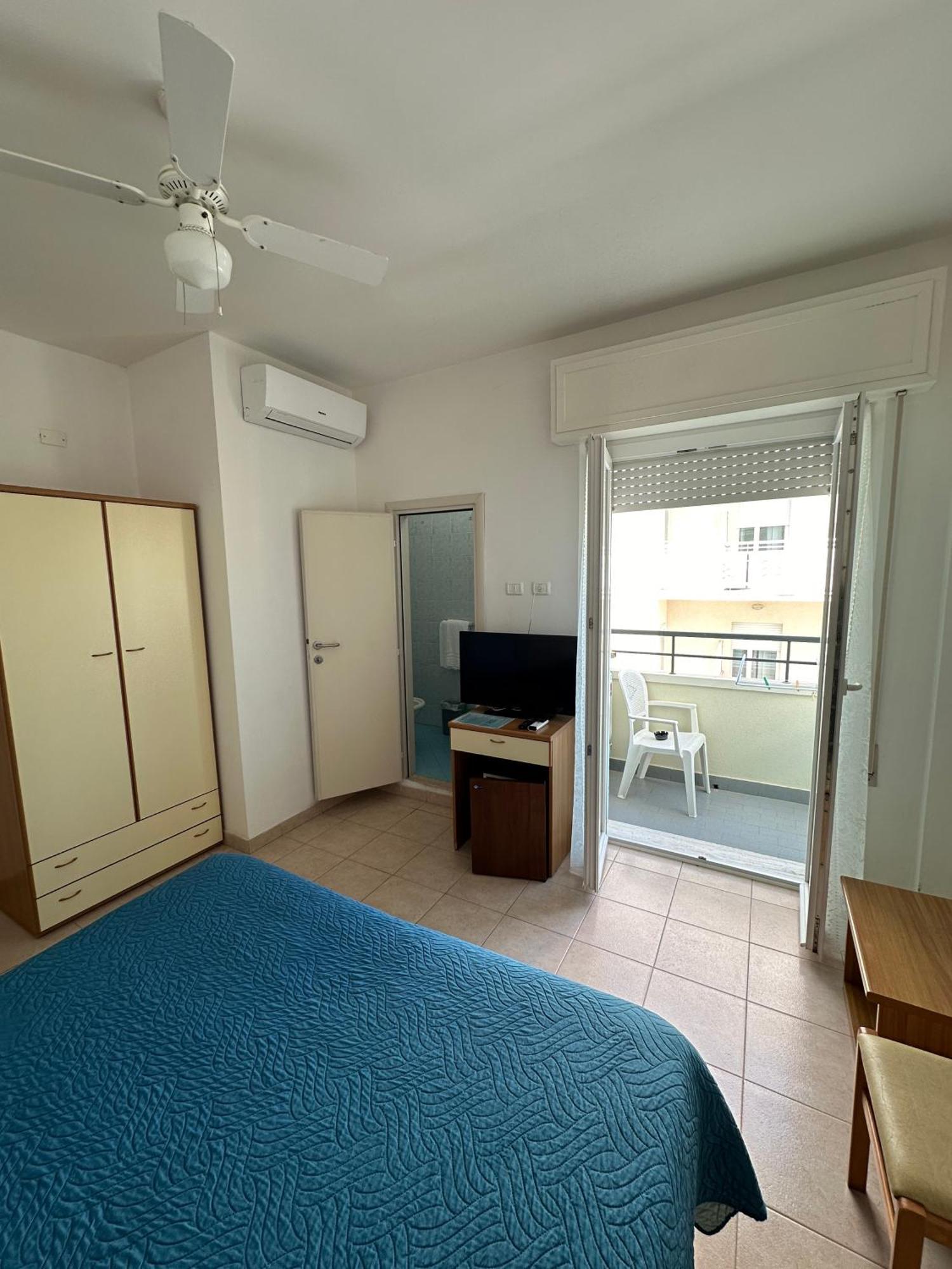 Hotel La Plage กัตตอลิกา ภายนอก รูปภาพ