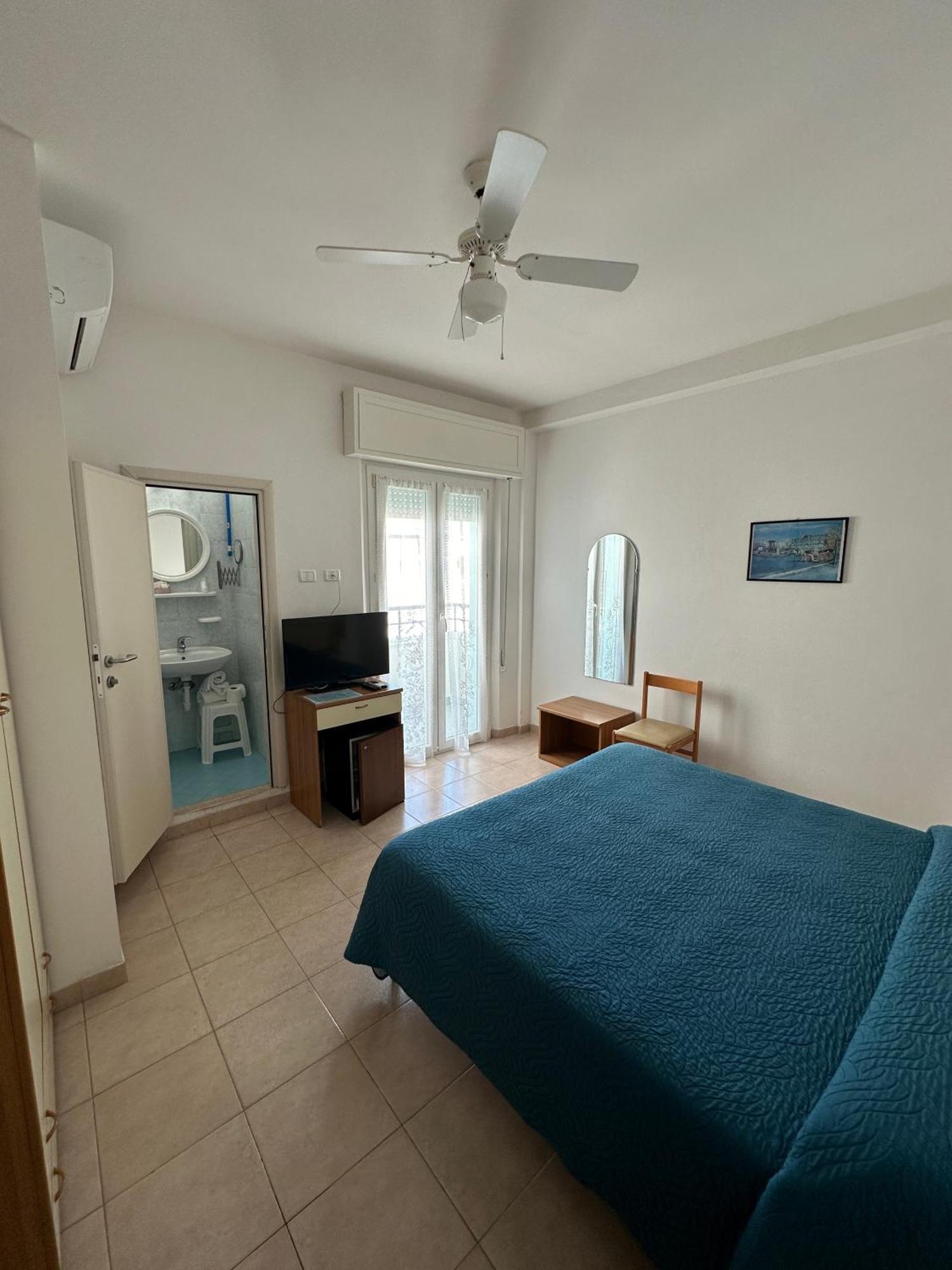Hotel La Plage กัตตอลิกา ภายนอก รูปภาพ