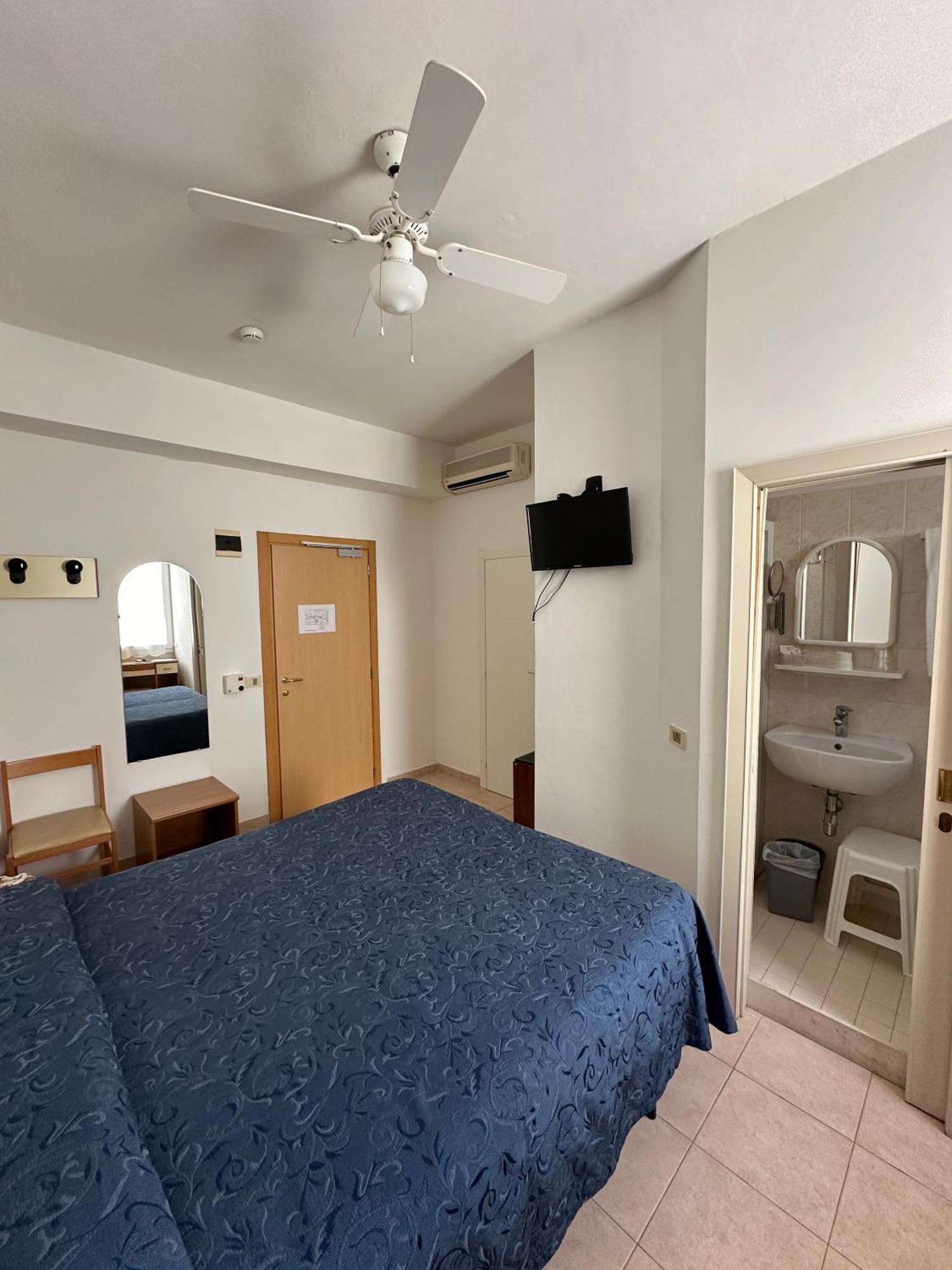 Hotel La Plage กัตตอลิกา ภายนอก รูปภาพ